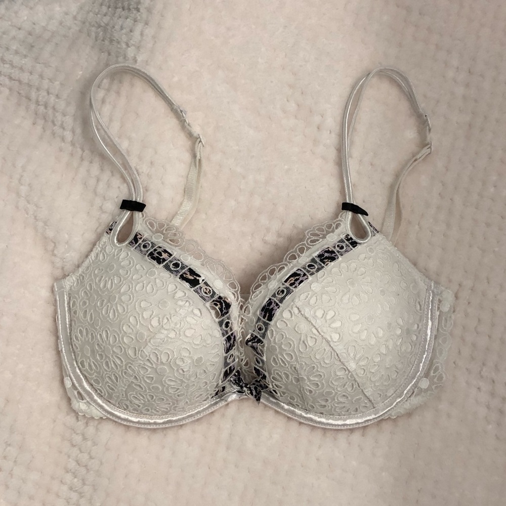 Victoria’s Secret Push Up Bra Eyelet White